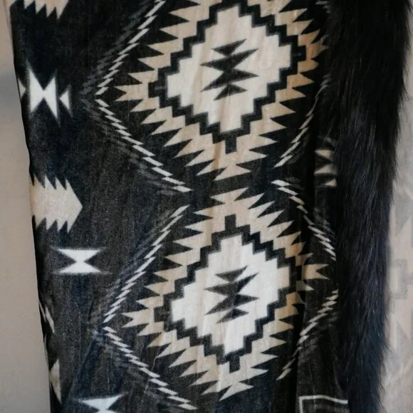 Double D Ranch Bankhead Blanket Cape with Fur - Picture 4 of 6